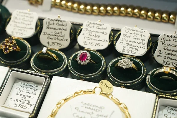 Vintage and antique jewellery in Tamworth